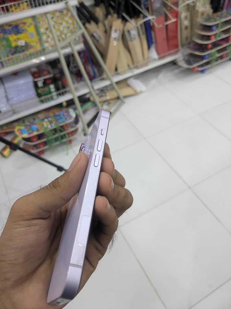Apple iPhone 14 4