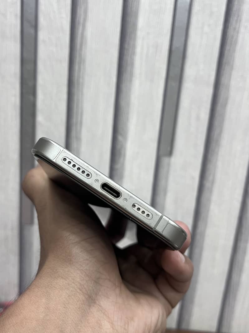Apple iPhone 15 Pro Max 1