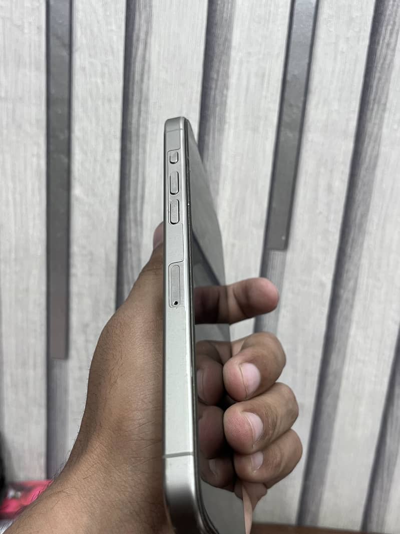 Apple iPhone 15 Pro Max 5