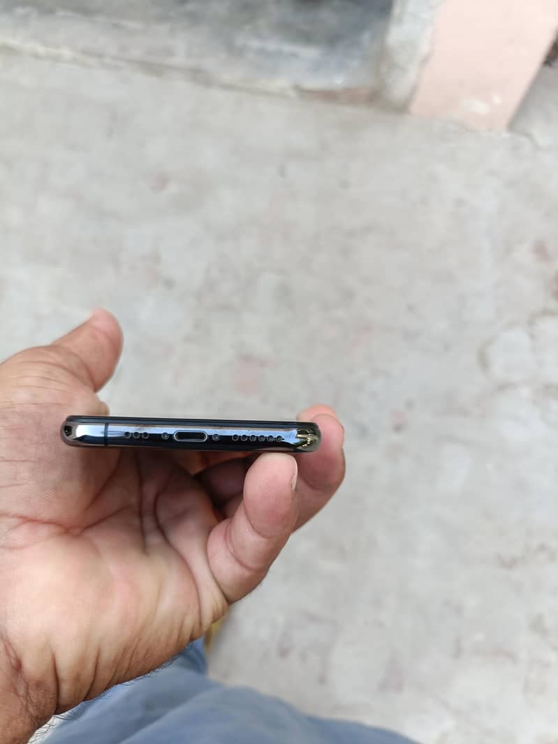iPhone xs 1