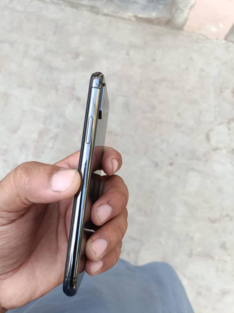 iPhone xs 4