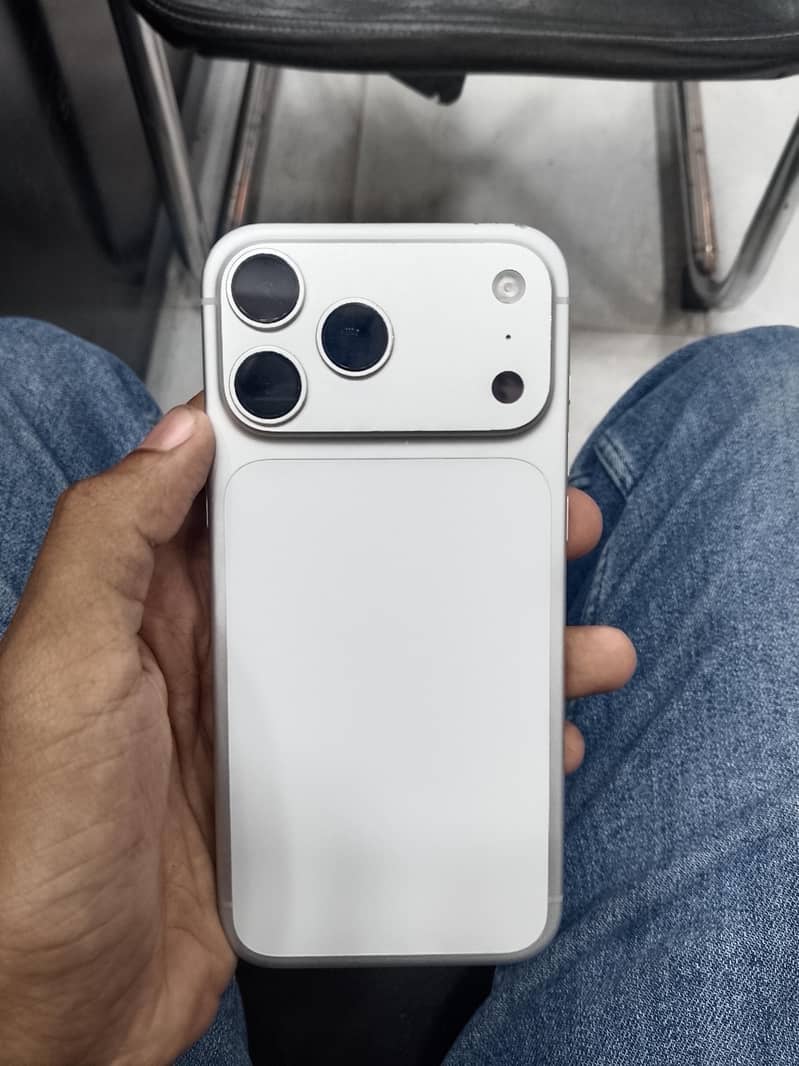 Apple iPhone 17 Pro Max 0