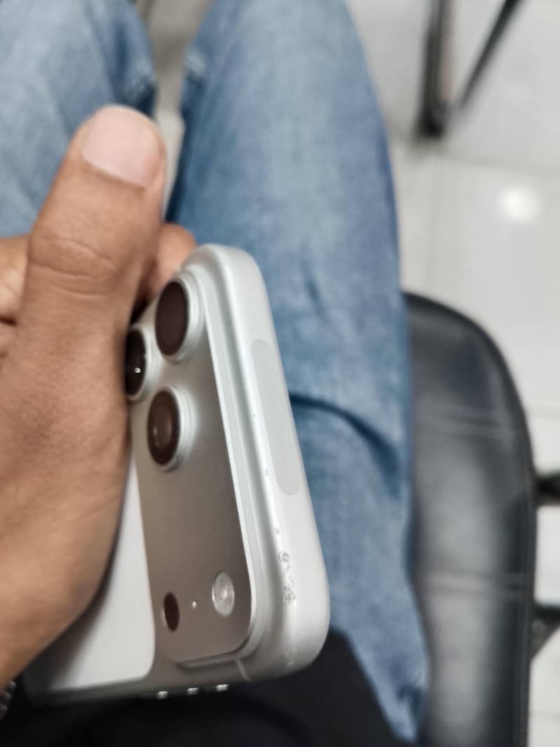 Apple iPhone 17 Pro Max 3