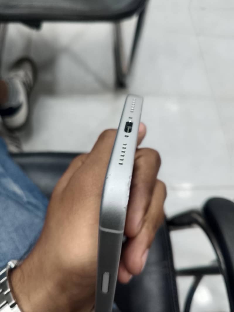Apple iPhone 17 Pro Max 4