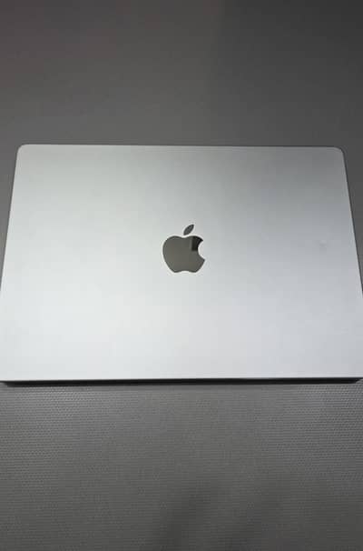 MacBook pro M2 14 inches 2023 in attractive price