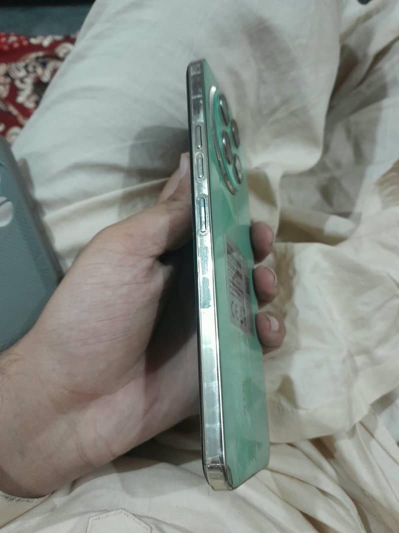 Tecno SPARK 30 Pro 4
