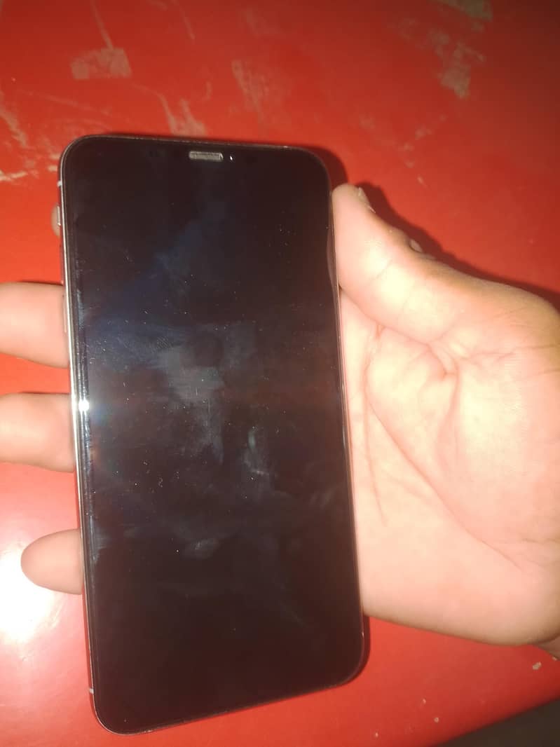 Apple iPhone XS Max 4