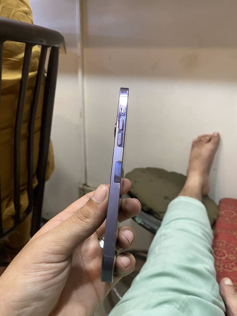 Apple iPhone 14 Pro Max 4