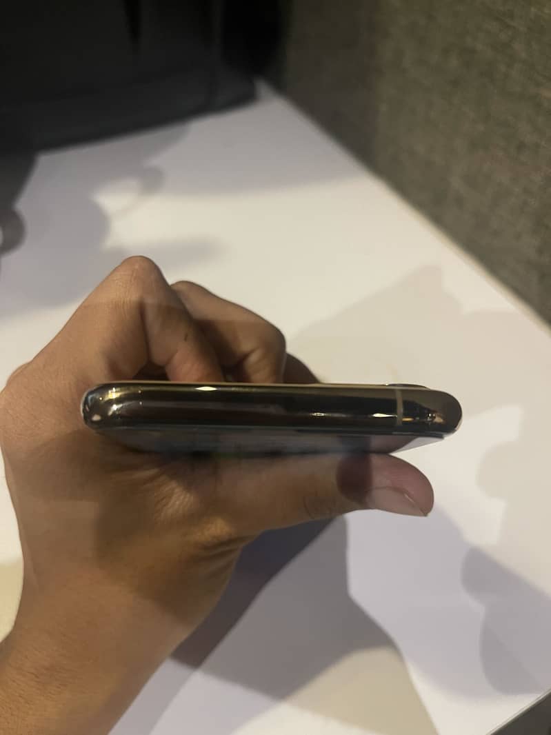 Apple iPhone 11 Pro 1