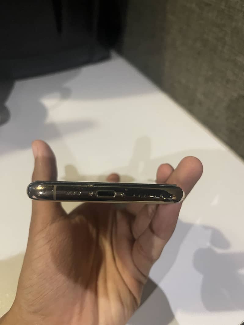 Apple iPhone 11 Pro 2