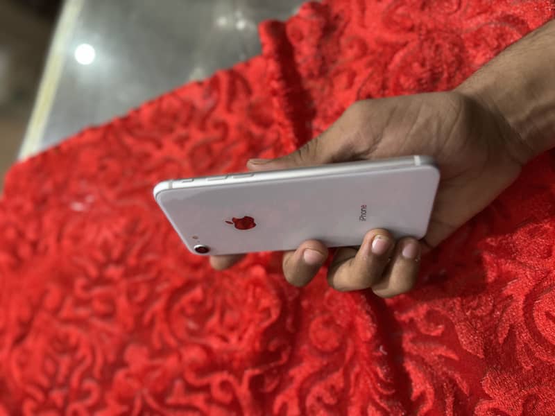 Apple iPhone 8 0