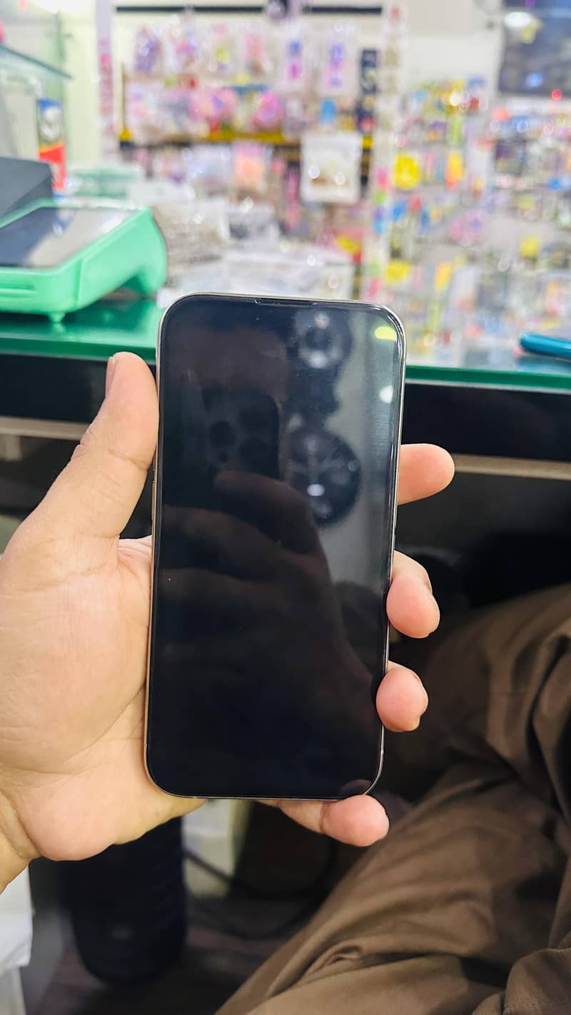 Apple iPhone 15 Pro 4