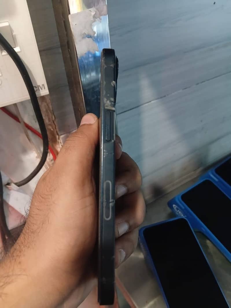 Apple iPhone 13 2