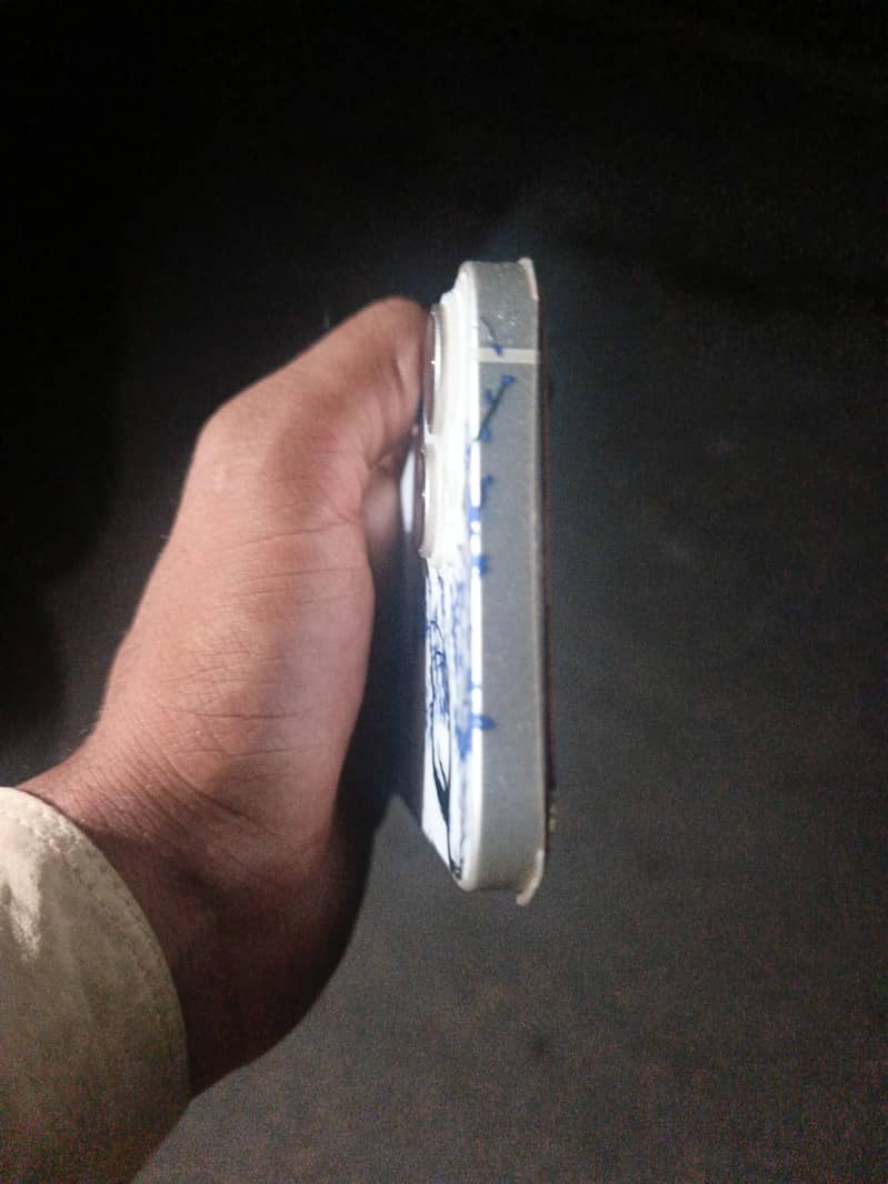 Apple iPhone 14 4