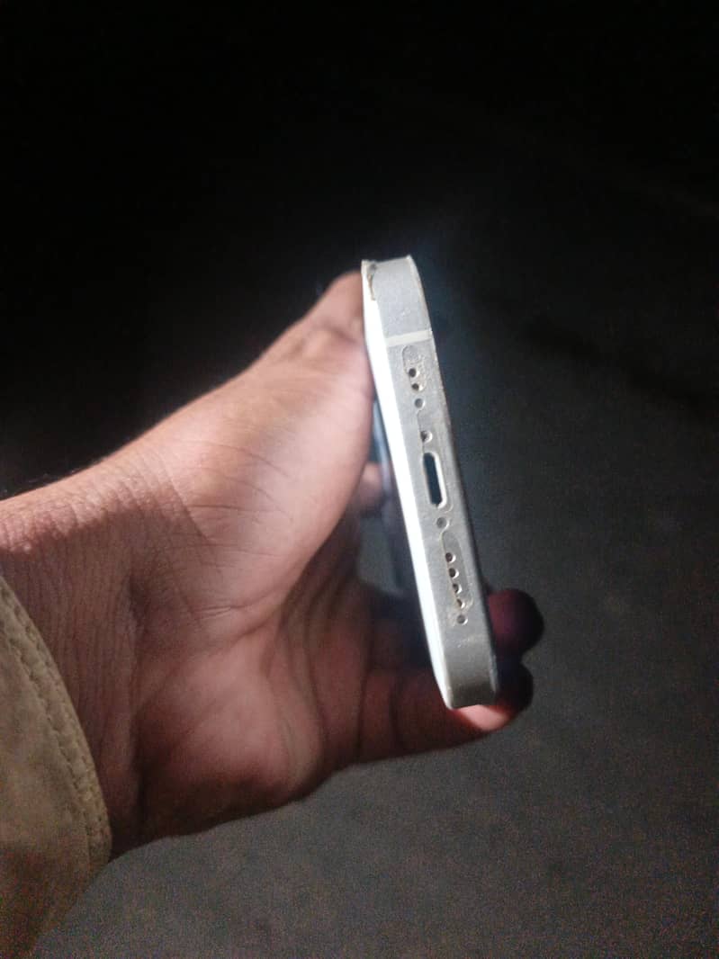 Apple iPhone 14 5