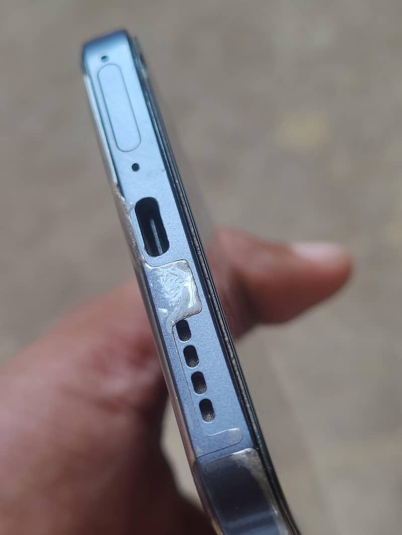 Realme 13 Plus 3