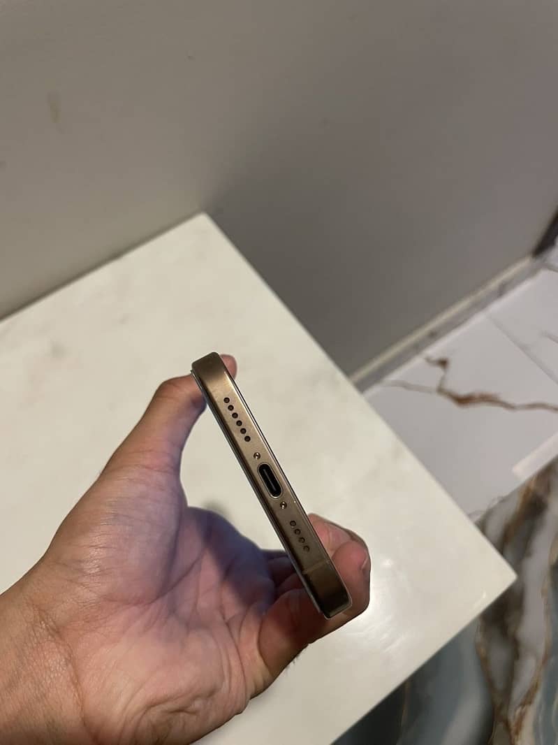 Apple iPhone 16 Pro Max 3