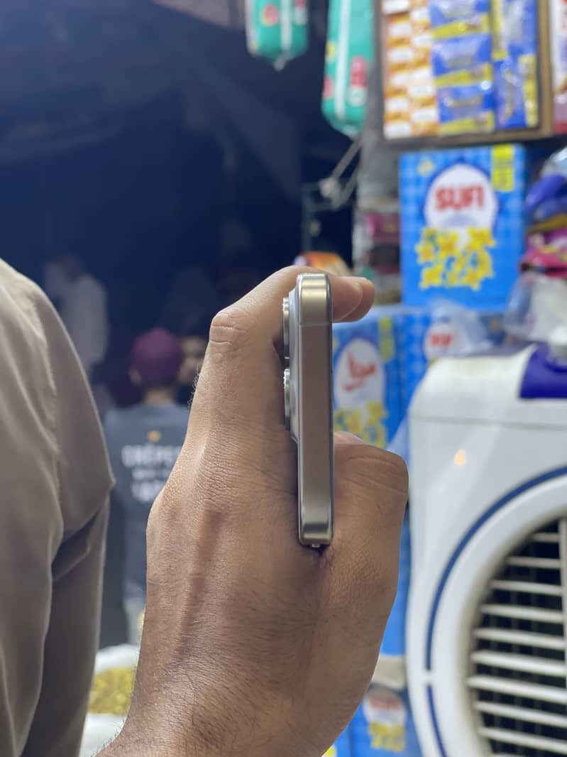 Apple iPhone 15 Pro 3