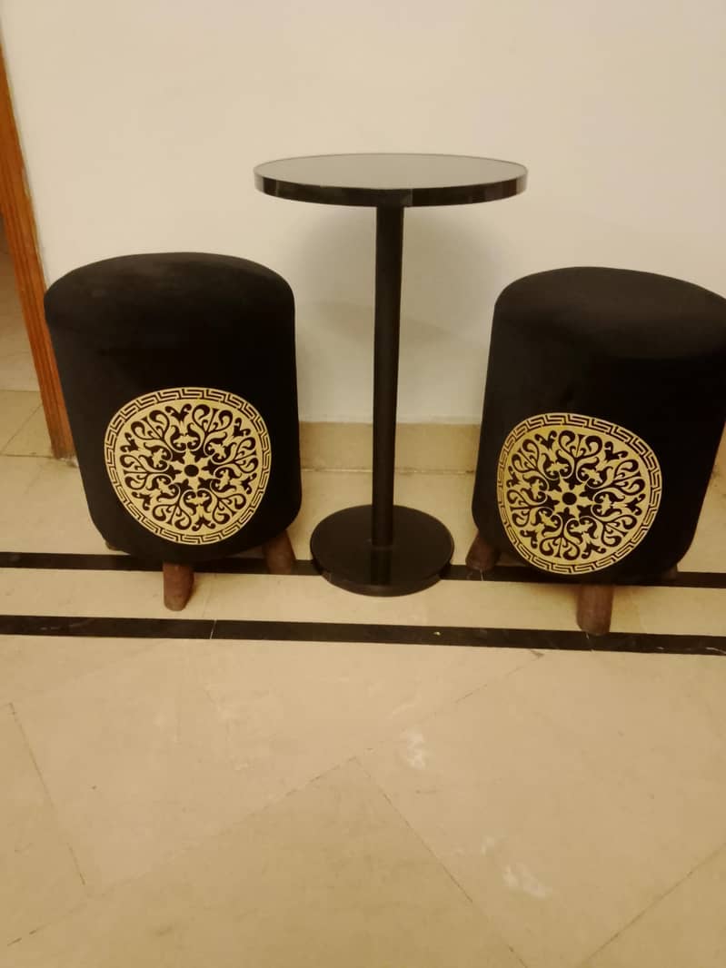 coffee table and 2 stools set 1