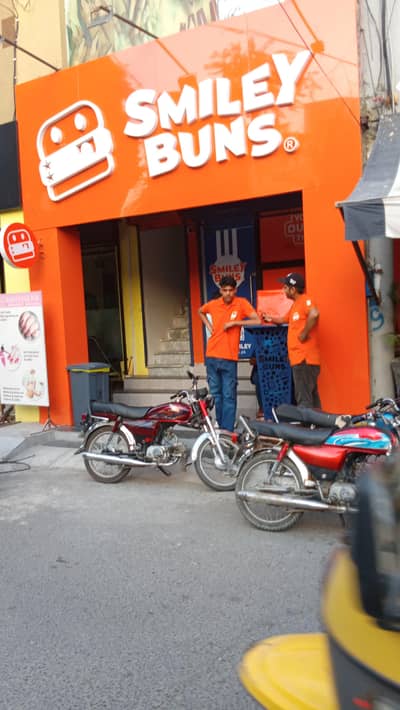 team members required for smileys bun restaurant located at model town