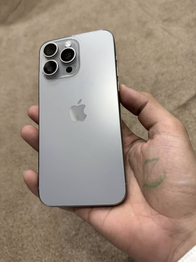 Apple iPhone 15 Pro Max 0
