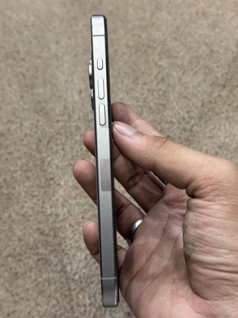 Apple iPhone 15 Pro Max 4