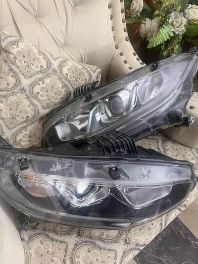 Civic 2018 Genuine headlights 10/10
