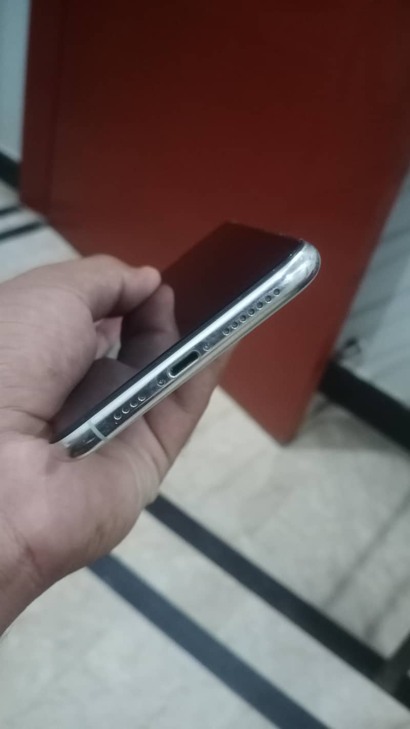 Apple iPhone 11 Pro Max 2