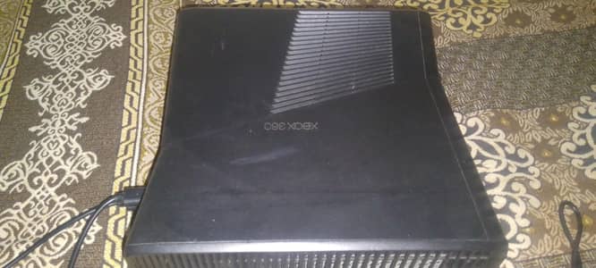 Xbox 360 Slim 250GB + 2 Controllers + 60+ Games +  accessories 10/10