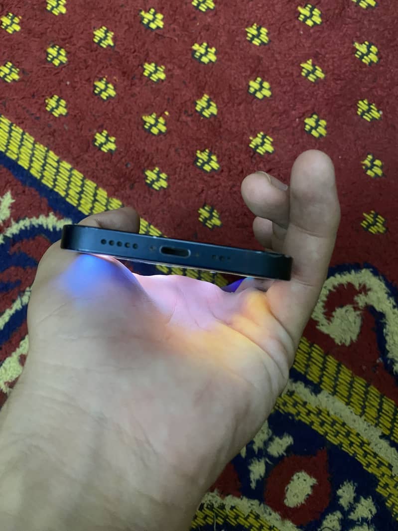 Apple iPhone 13 6