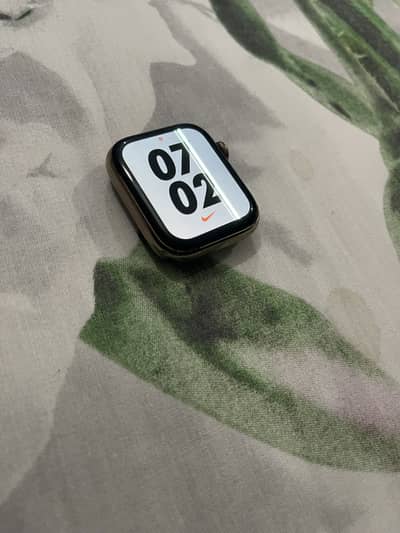 Apple watch series 5 stainless steel gold