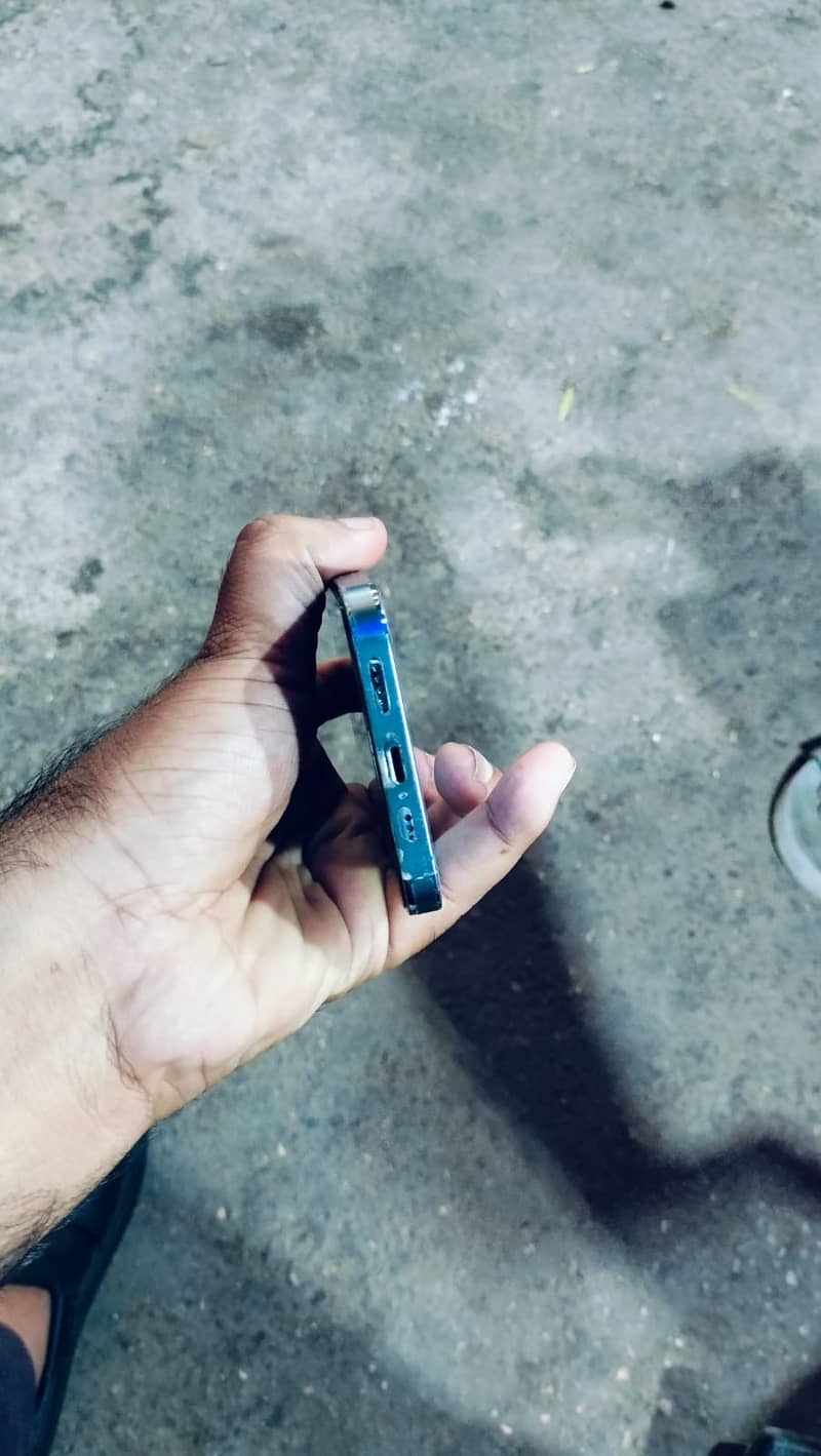 Apple iPhone 13 Pro 4
