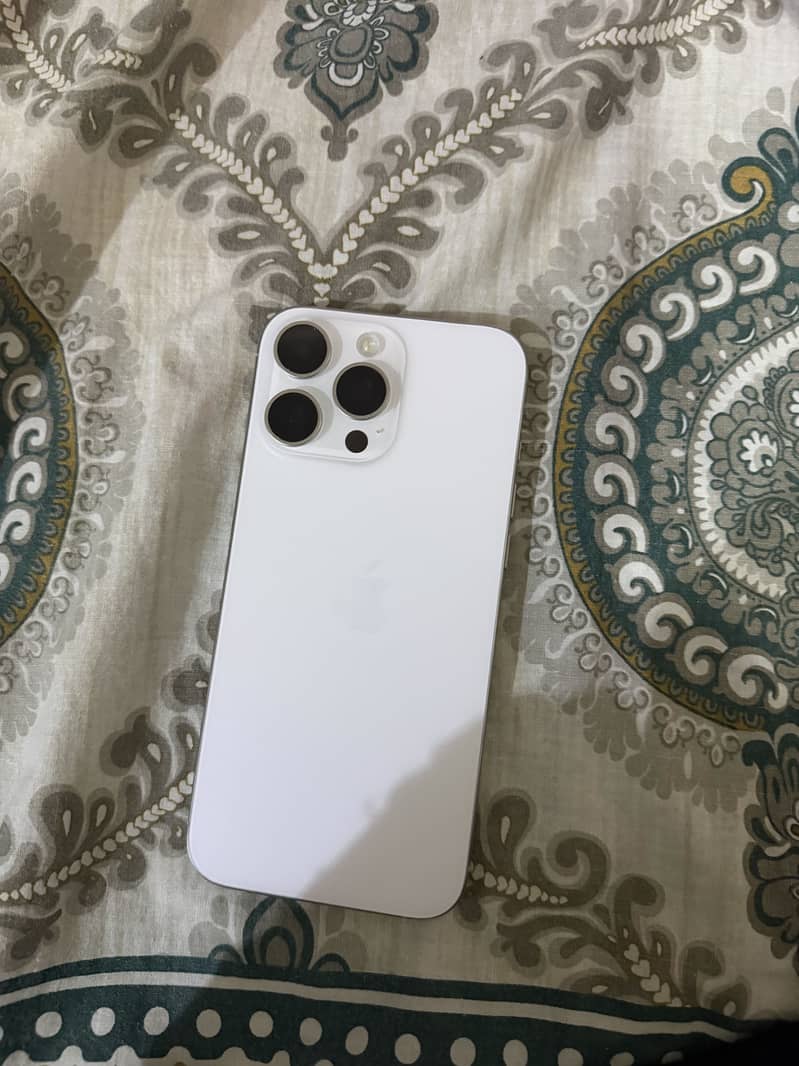 Apple iPhone 16 Pro Max 0