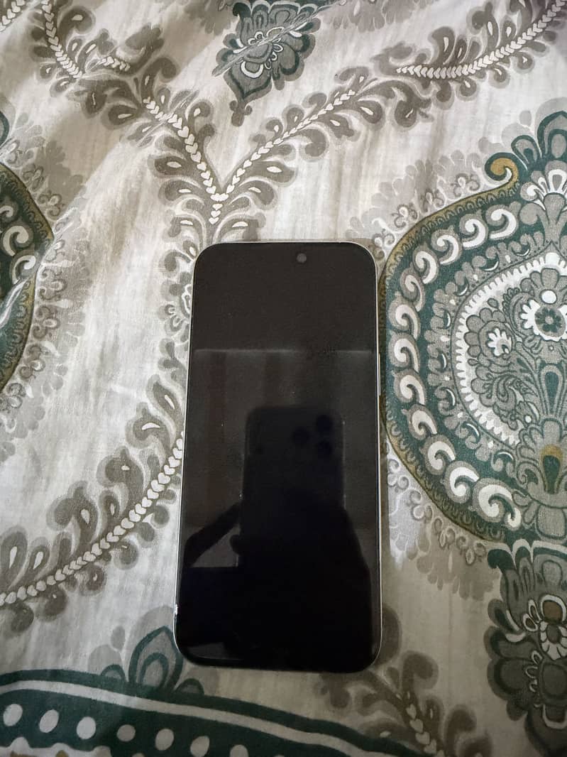 Apple iPhone 16 Pro Max 3