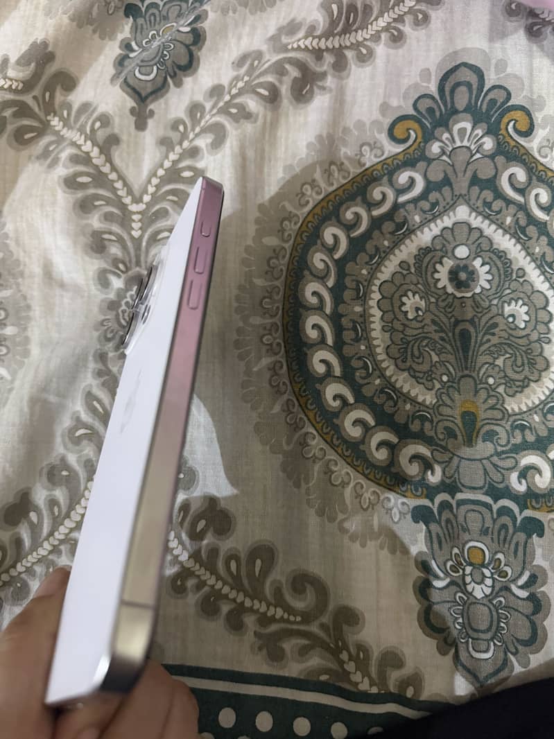 Apple iPhone 16 Pro Max 4