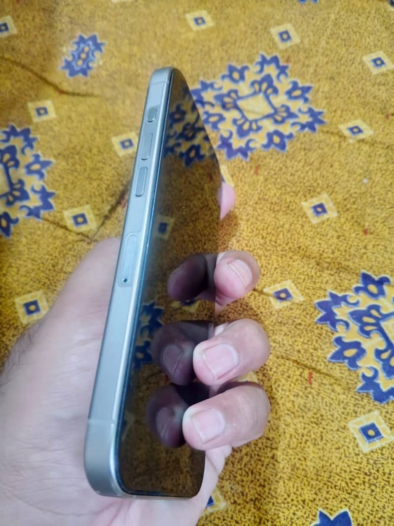 Apple iPhone 15 Pro 1