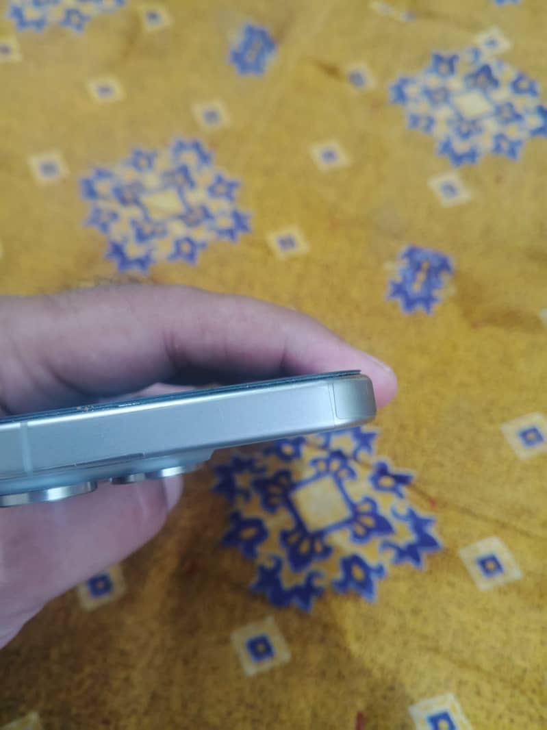 Apple iPhone 15 Pro 4