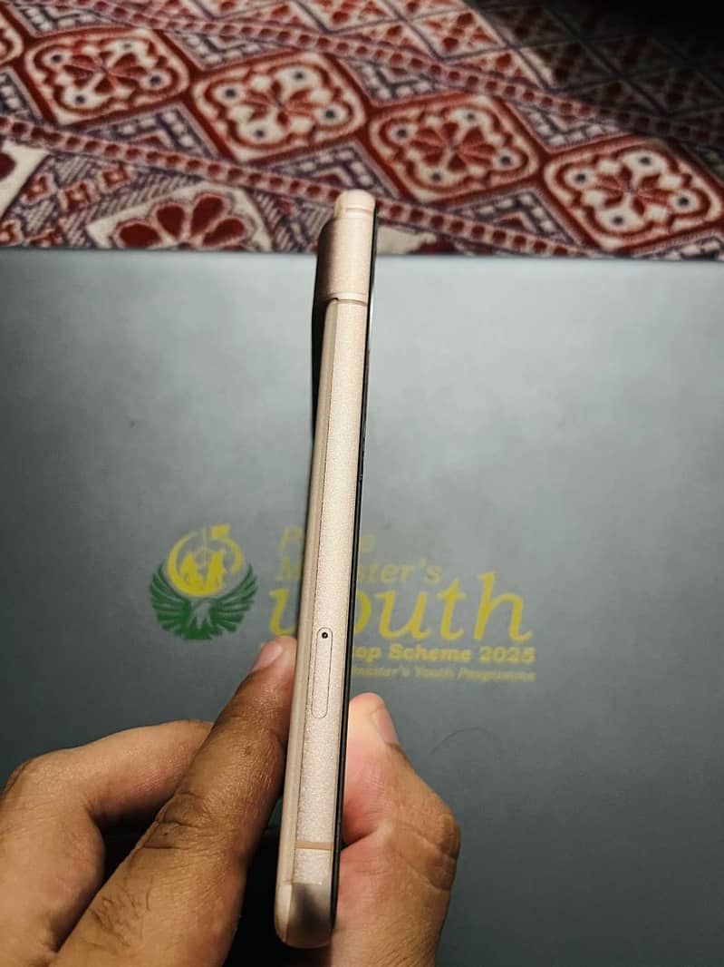 Google Pixel 8 4