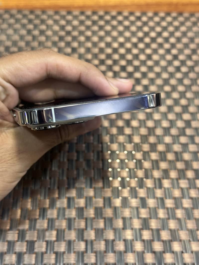 Apple iPhone 13 Pro Max 4