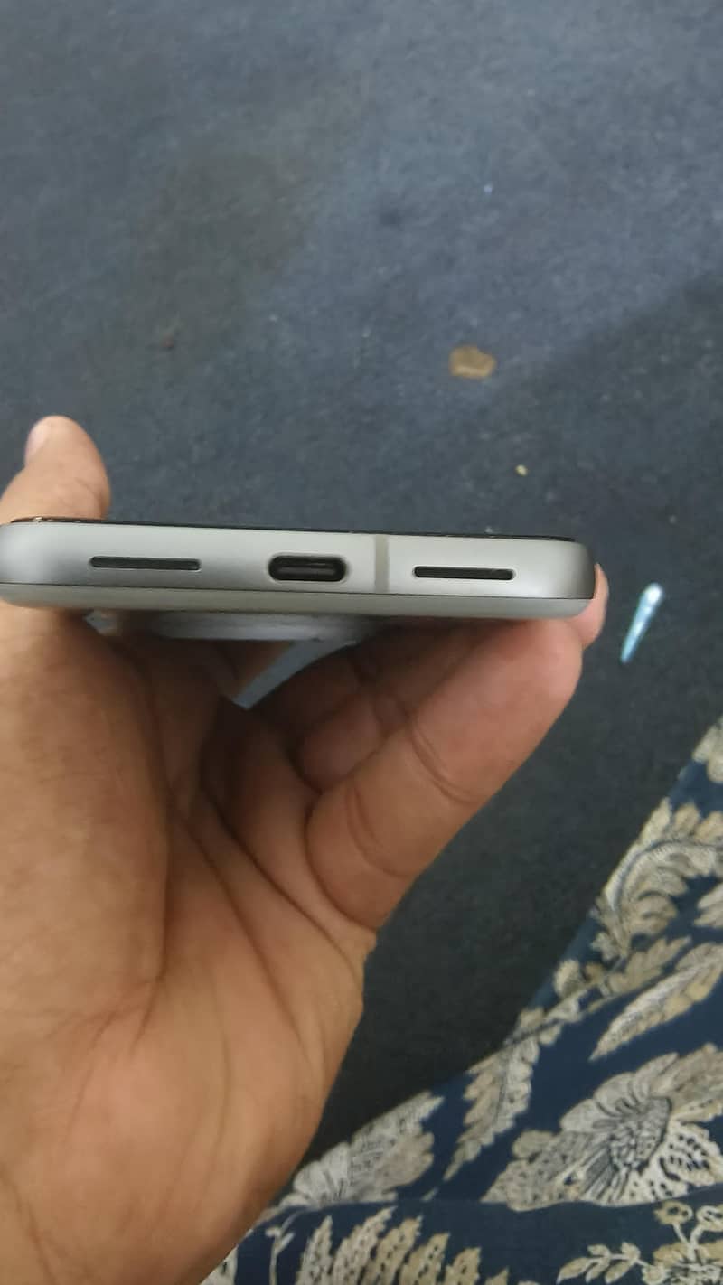 Google pixel 8 5