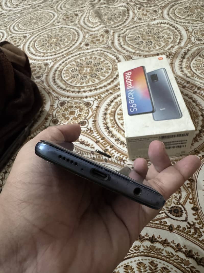 Xiaomi Redmi Note 9S 4