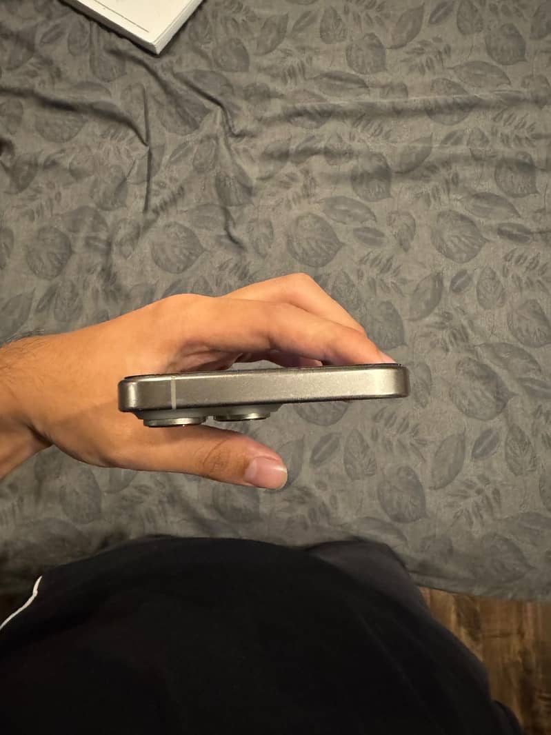 Apple iPhone 16 Pro Max 3