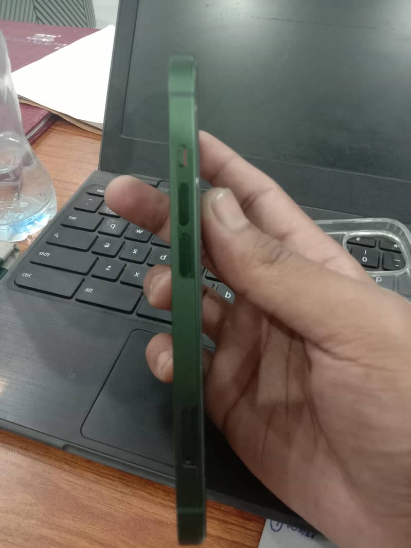 Apple iPhone 13 5