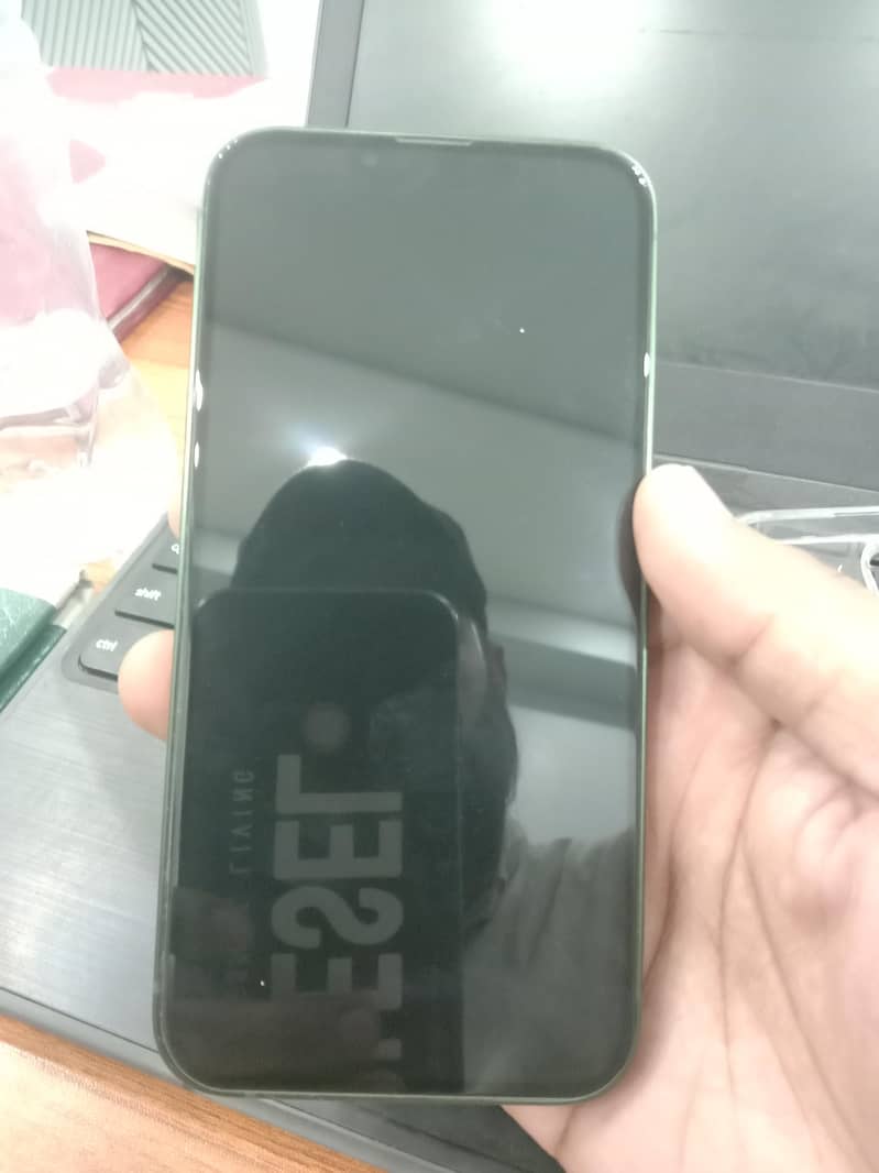 Apple iPhone 13 6