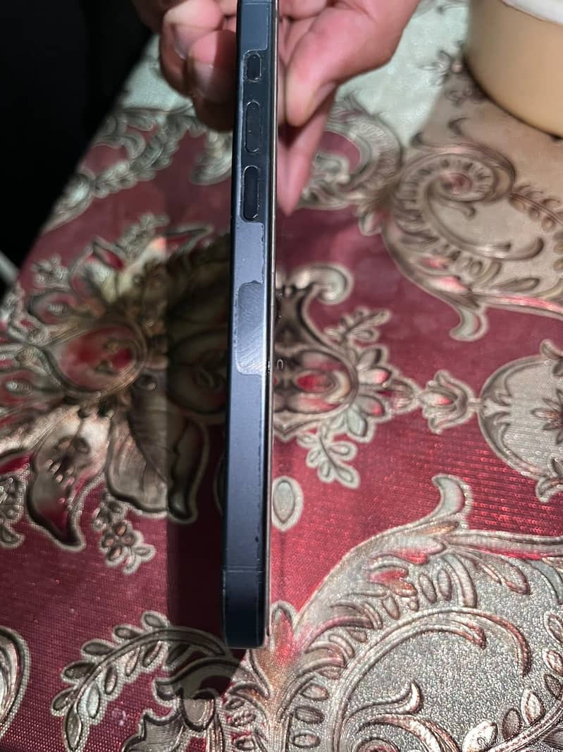 Apple iPhone 15 Pro 4