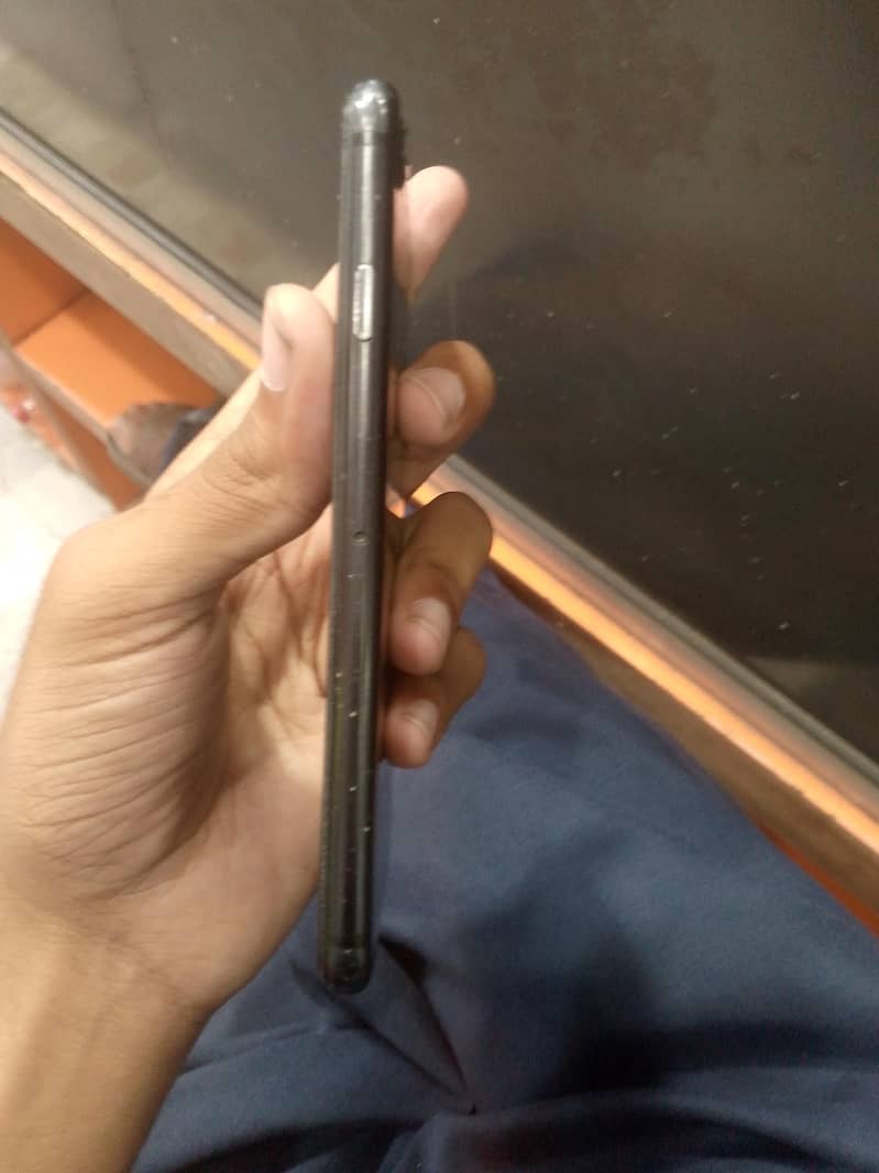 Apple iPhone 7 3