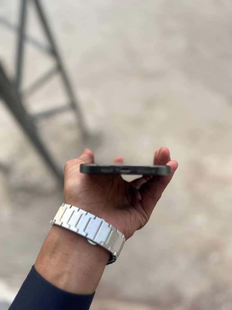 Apple iPhone 13 Pro Max 1