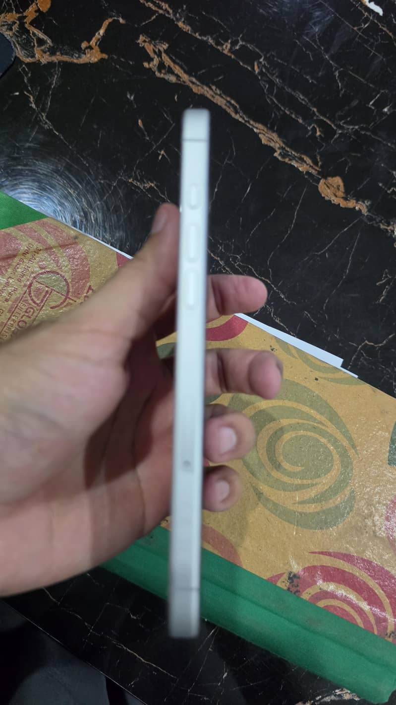 Apple iPhone 16 Plus 1