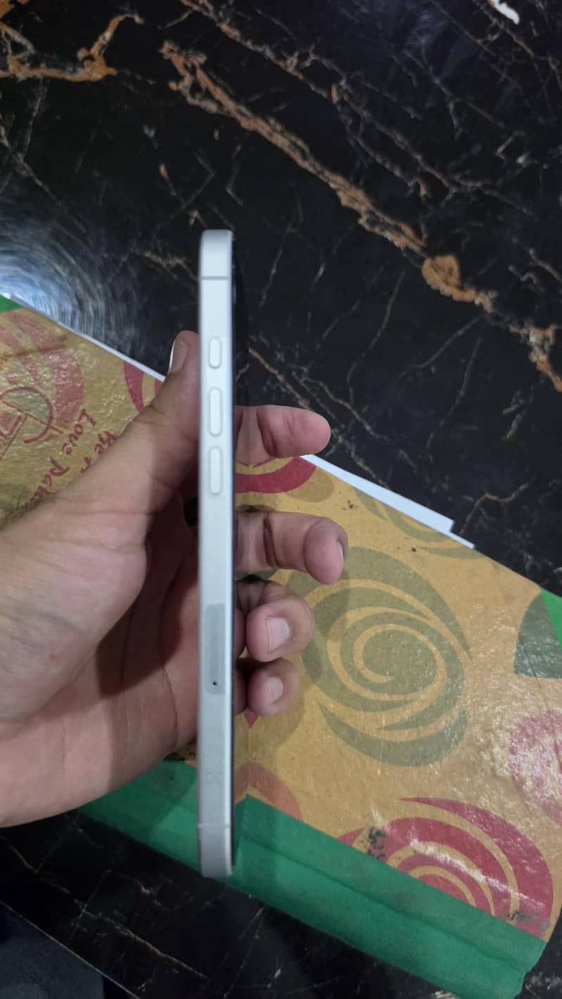 Apple iPhone 16 Plus 2