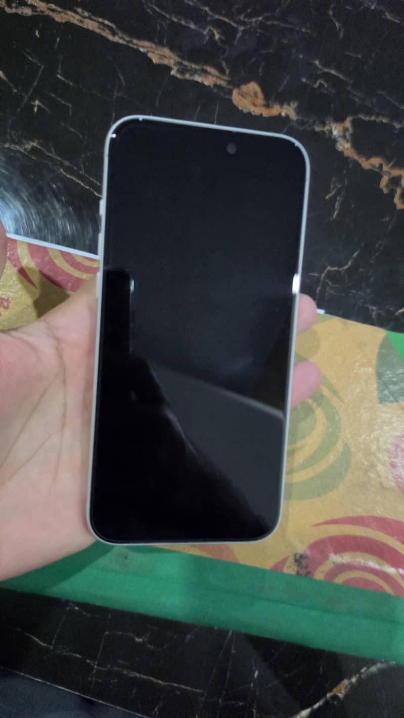 Apple iPhone 16 Plus 3
